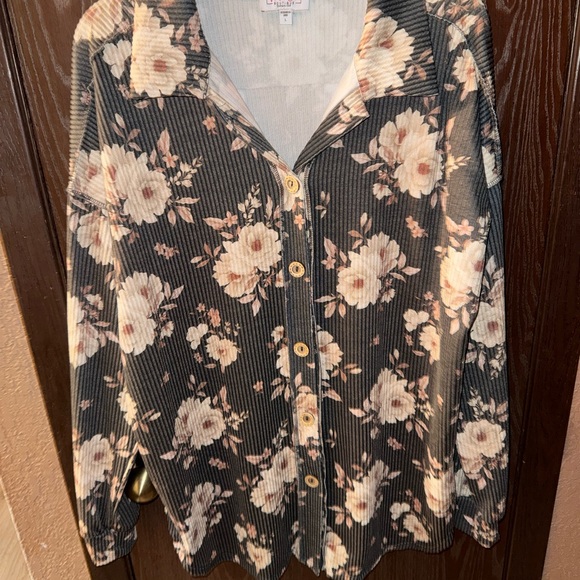 Floral Ribbed Shacket Size Large - Picture 2 of 4
